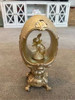 Easter Egg Diorama Bunny Rabbit Faux Golden Pedestal 11.5” Resin Decor NWT
